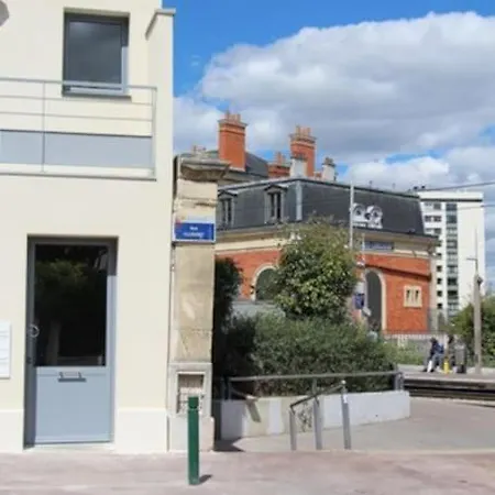 New Fully Accessible Flat 10 Mn From Paris Daire